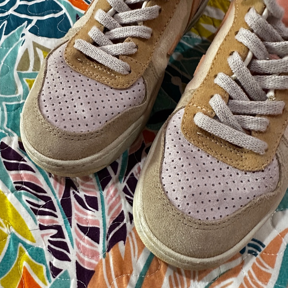 Veja V-90 Cream and Pastels Sneakers - Picture 8 of 8
